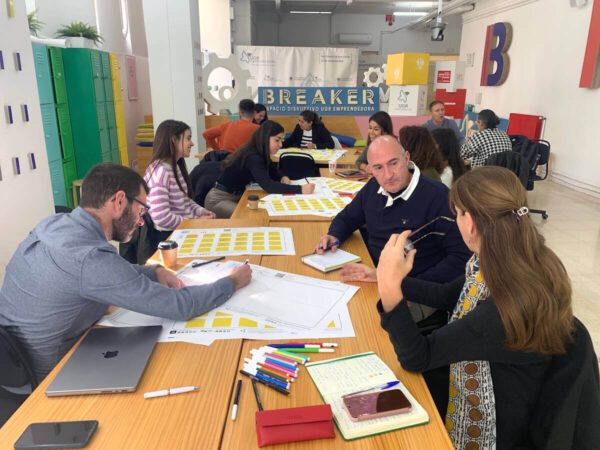Masterclass: Dinámicas creativas para usar en el aula - Design Thinking ...